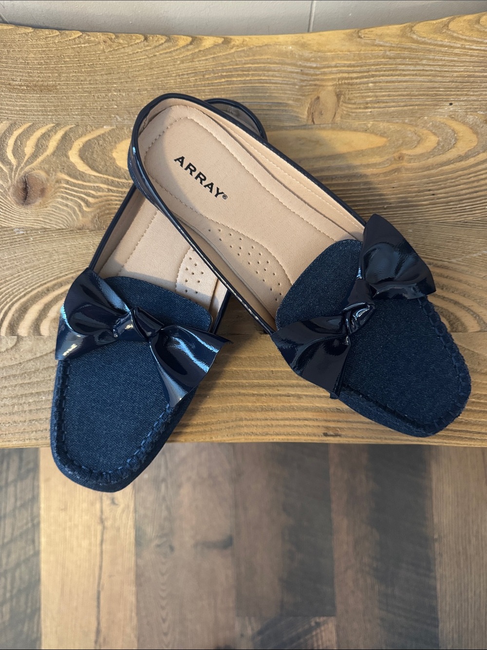 Like New! Array Faux-Leather Bow Loafer Flats Navy Denim Size 8